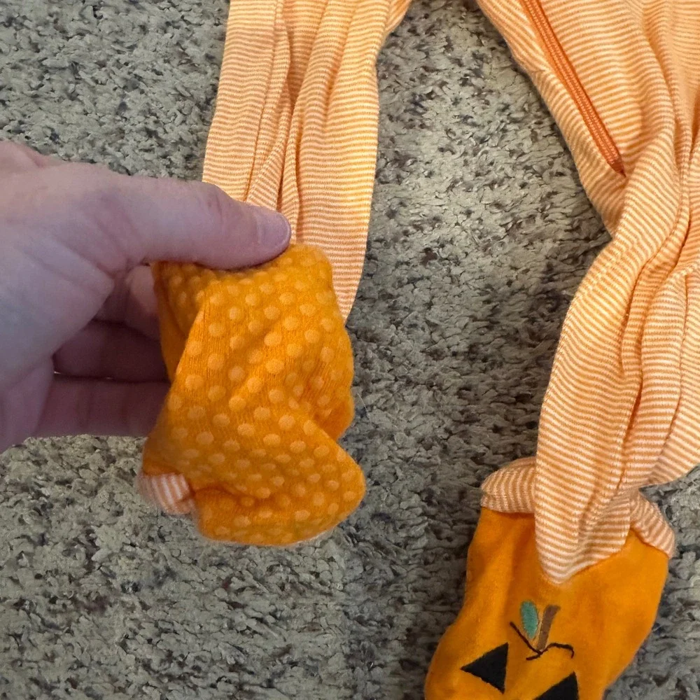 The Childrens Place Baby Orange Striped Pumpkin Halloween Footed Pajamas 12-18M